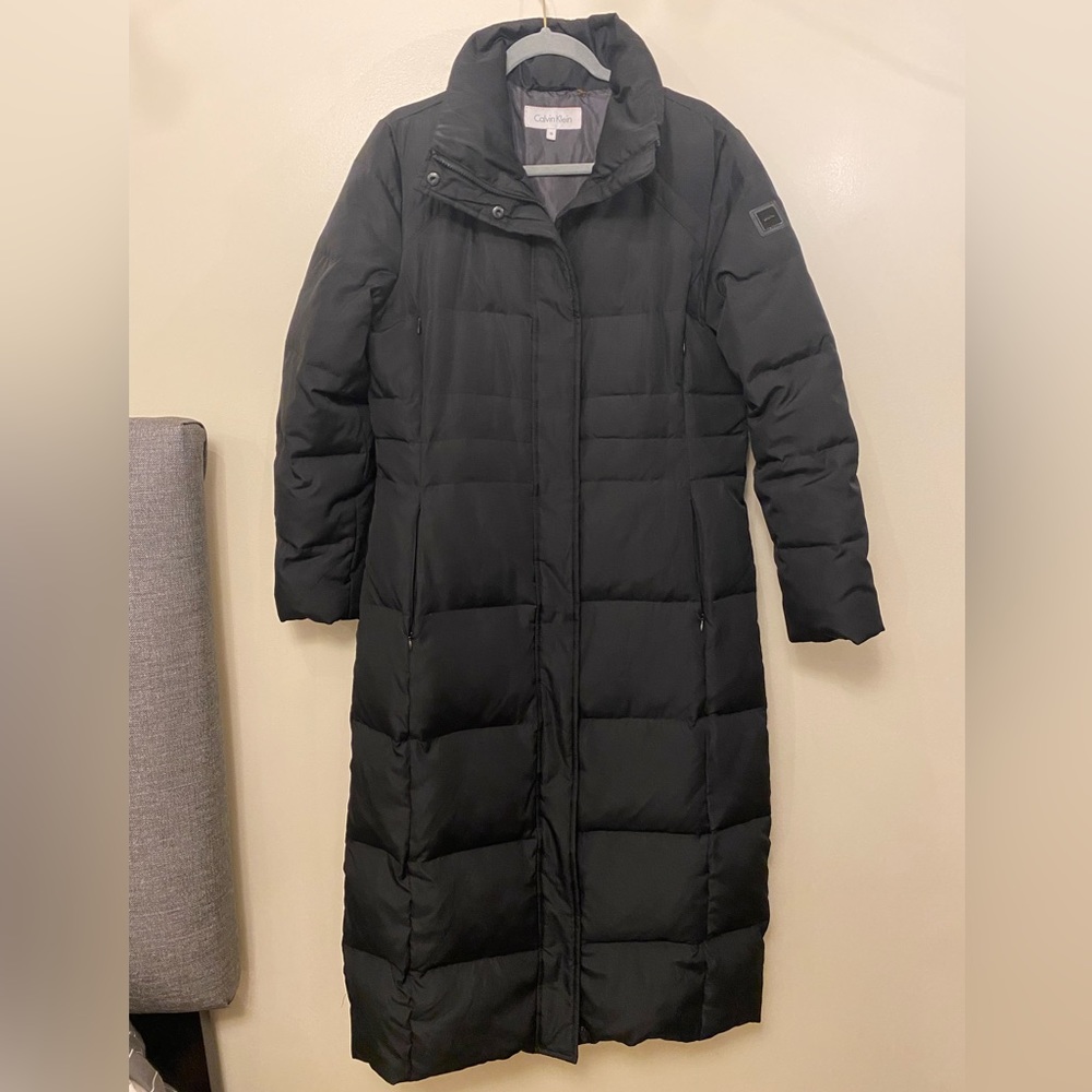 CALVIN KLEIN Extra Long Black Puffer with Zipper and Buttons with Gloves